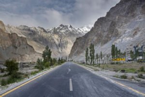 What to Do in Hunza Valley: The Ultimate Travel Guide for International Travelers 2026 9 karakoram mountains 1024x684 1